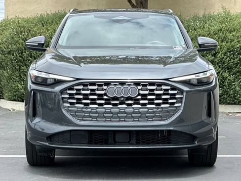Used 2025 Audi Q5 Premium Plus w/ Premium Plus AWD/4WD image 8