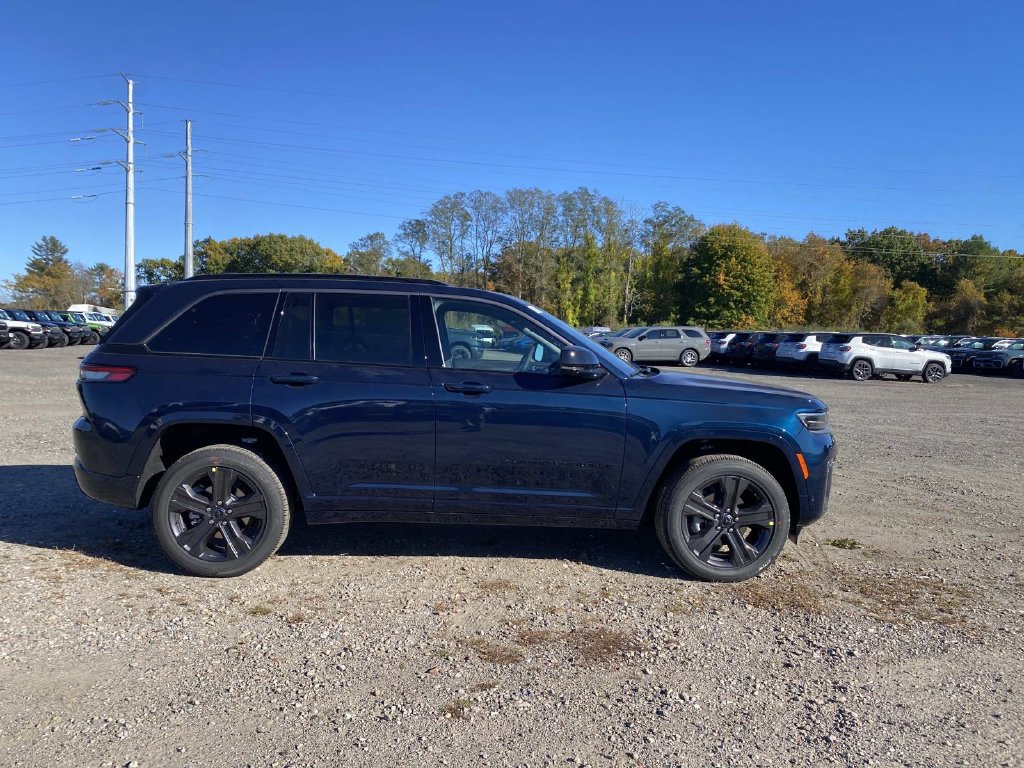 New 2027 Jeep Grand Cherokee Limited AWD/4WD image 2