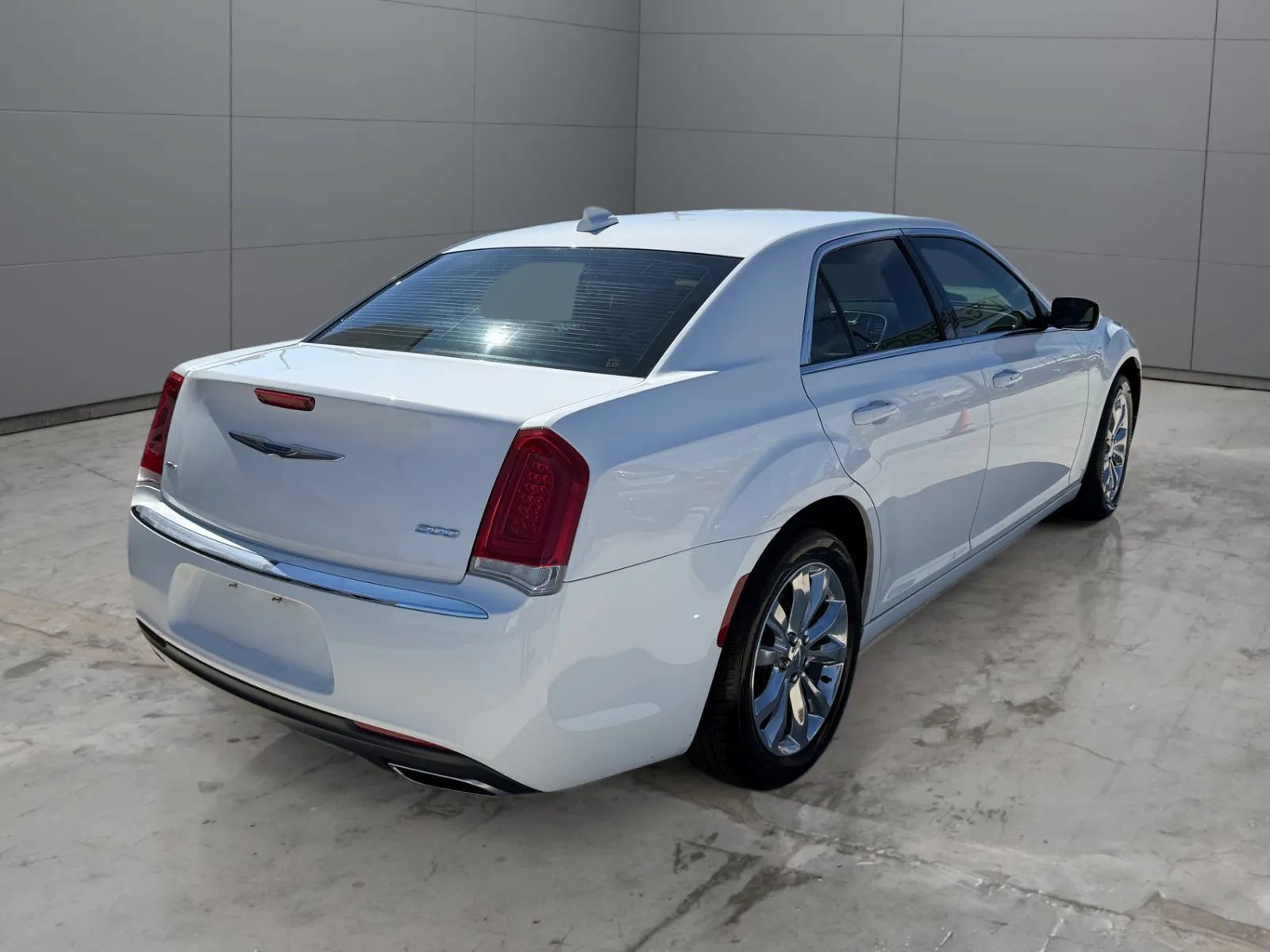 Used 2019 Chrysler 300 Touring AWD/4WD image 10