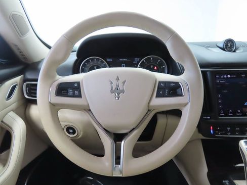 Used 2022 Maserati Levante GT AWD/4WD image 9