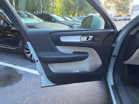 Used 2019 Volvo XC40 T5 Momentum AWD/4WD image 25