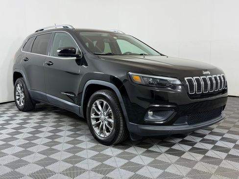 Used 2020 Jeep Cherokee Latitude Plus w/ Comfort/Convenience Group FWD image 7