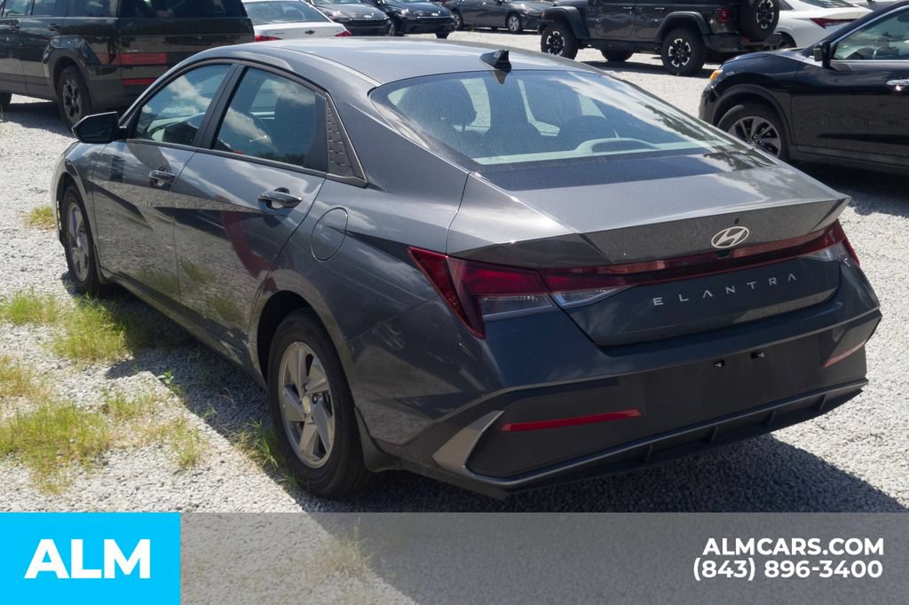 Used 2026 Hyundai Elantra SE FWD image 23
