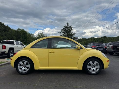 Used 2007 Volkswagen Beetle Coupe w/ Package 1 FWD image 4