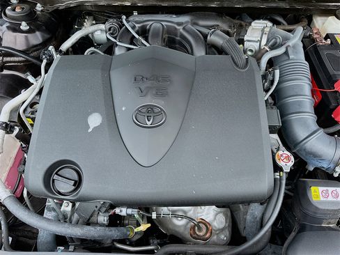 Used 2020 Toyota Avalon XLE image 29