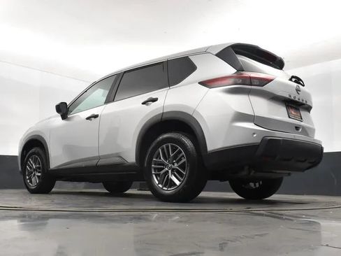Used 2024 Nissan Rogue S FWD image 12