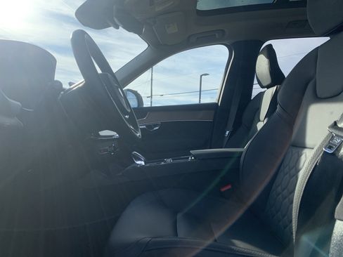 Used 2025 Volvo XC90 B6 Plus image 16