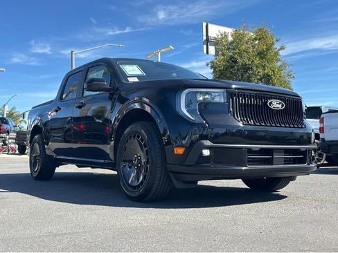 Used 2025 Ford Maverick Lobo image 3