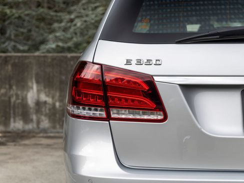 Used 2016 Mercedes-Benz E 350 4MATIC Wagon image 21