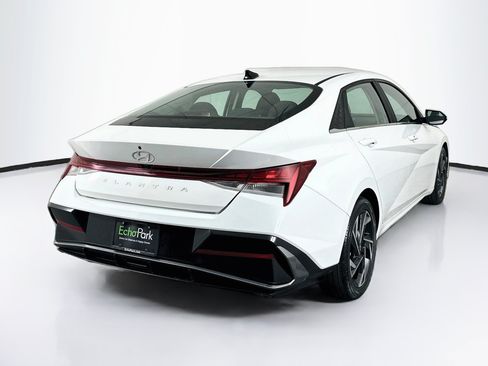 Used 2024 Hyundai Elantra SEL w/ Convenience Package FWD image 9