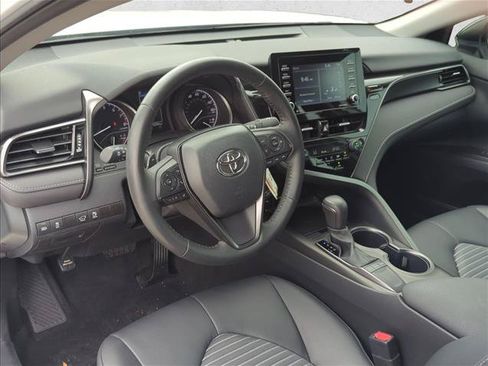 Used 2024 Toyota Camry SE FWD image 11