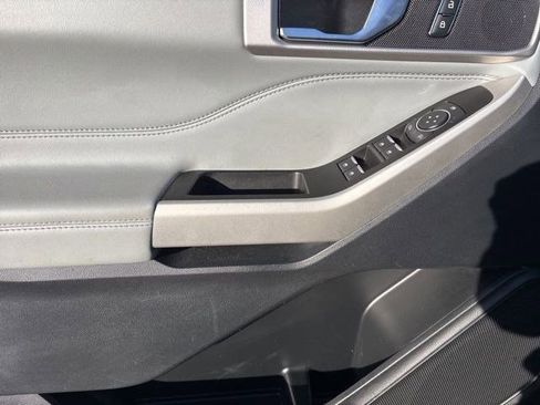 Used 2022 Ford Explorer XLT w/ Equipment Group 202A image 13