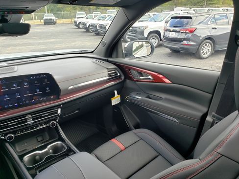 New 2026 Chevrolet Traverse RS w/ LPO, Floor Liner Package image 37