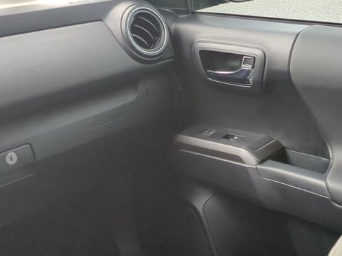 Used 2018 Toyota Tacoma TRD Sport w/ Technology Package image 24