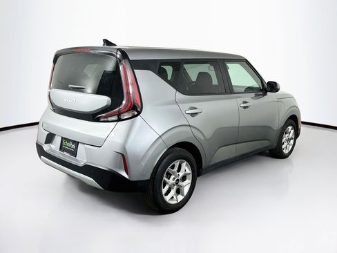 Used 2025 Kia Soul LX w/ LX Technology Package FWD image 9