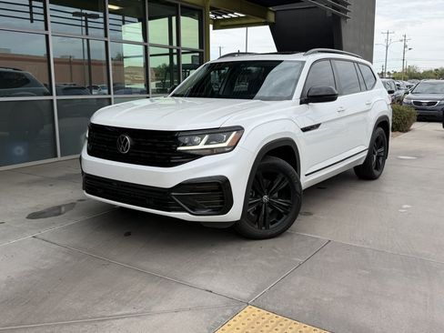 Used 2023 Volkswagen Atlas SEL R-Line AWD/4WD image 2