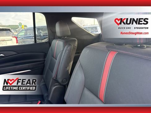 Used 2025 Chevrolet Traverse RS image 36