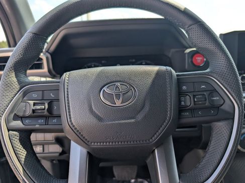 Used 2025 Toyota Tacoma TRD Off-Road AWD/4WD image 21