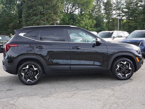 Used 2024 Kia Seltos EX AWD/4WD image 19
