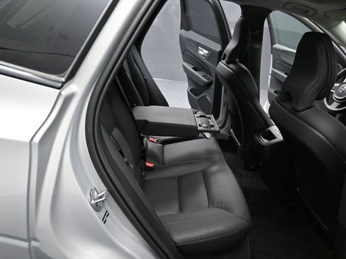 Used 2025 Volvo XC60 B5 Plus AWD/4WD image 21