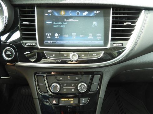 Used 2021 Buick Encore Preferred AWD/4WD image 40