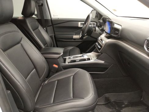 Used 2020 Ford Explorer XLT w/ Equipment Group 202A image 21