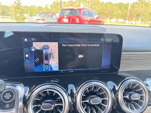 Used 2025 Mercedes-Benz GLB 250 image 26