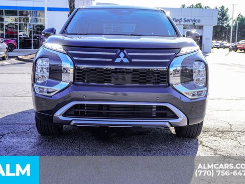 Used 2025 Mitsubishi Outlander SE image 12