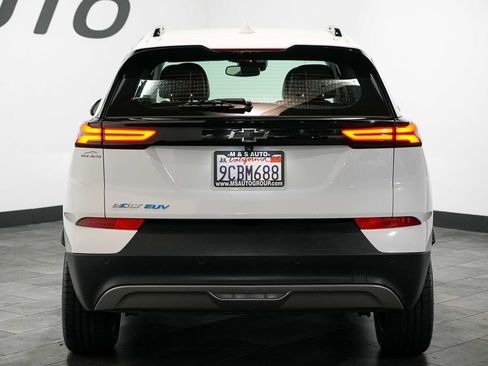 Used 2022 Chevrolet Bolt EUV LT w/ Convenience Package FWD image 4