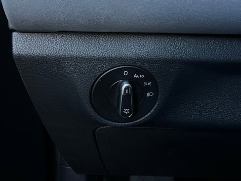 Used 2025 Volkswagen Jetta SE image 20