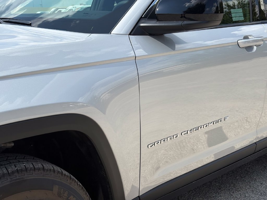 New 2026 Jeep Grand Cherokee Laredo X RWD image 10
