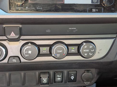 Used 2019 Toyota Tacoma TRD Off-Road AWD/4WD image 21