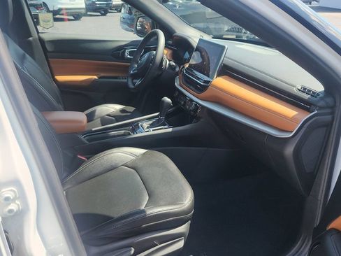 Used 2025 Jeep Compass Limited AWD/4WD image 11