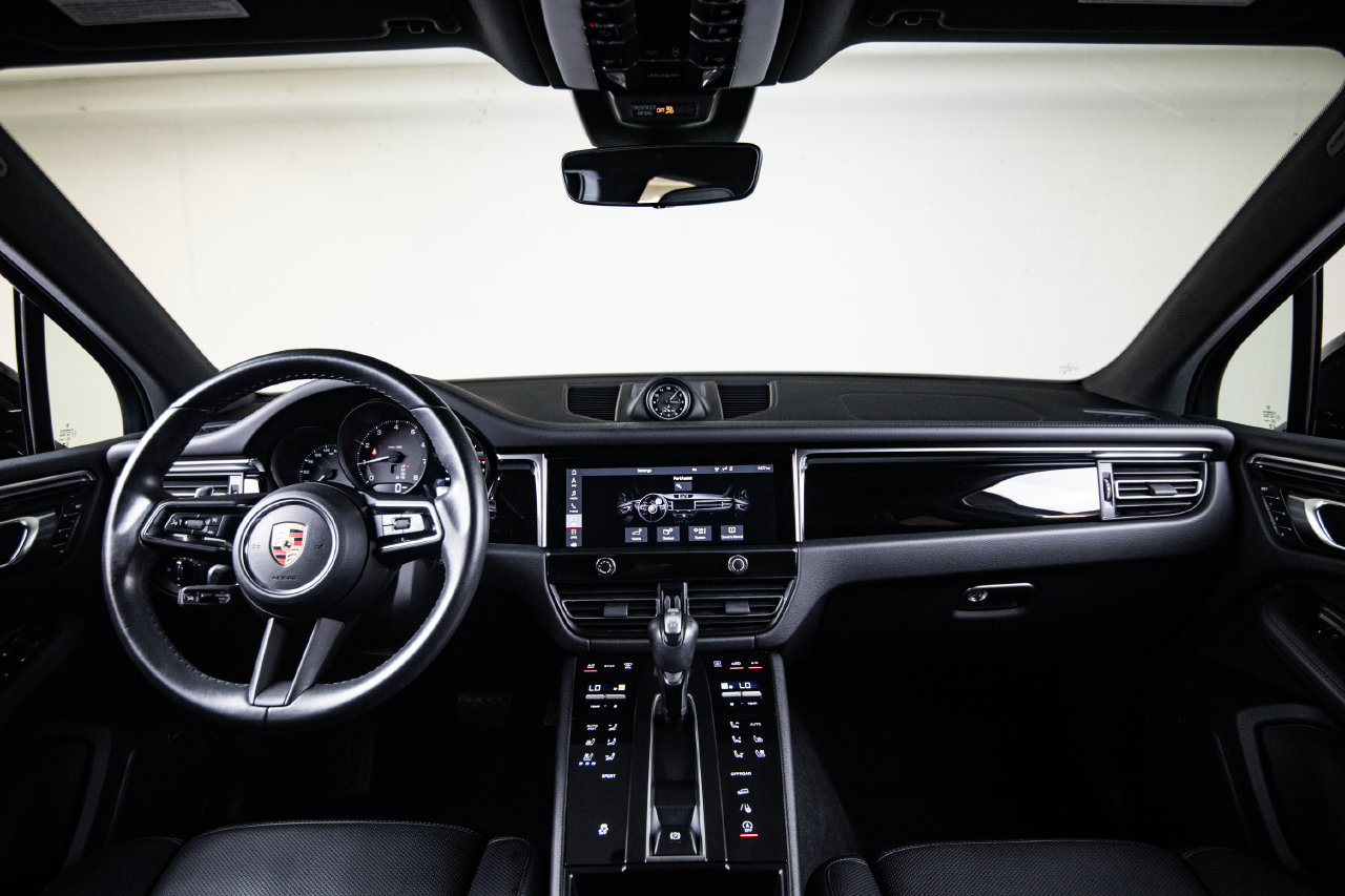 Certified 2023 Porsche Macan AWD/4WD image 25