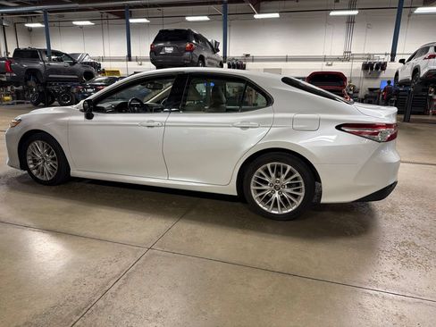 Used 2018 Toyota Camry XLE FWD image 24