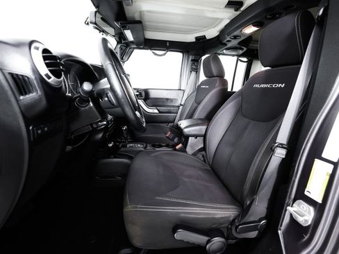 Used 2014 Jeep Wrangler Unlimited Rubicon w/ Dual Top Group AWD/4WD image 21