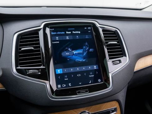 Used 2024 Volvo XC90 T8 Plus image 26