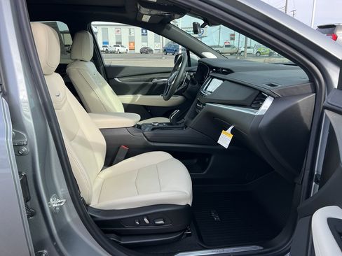 New 2026 Cadillac XT5 Sportv w/ LPO, Floor Liner Package image 25