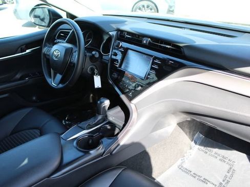 Used 2020 Toyota Camry SE FWD image 23