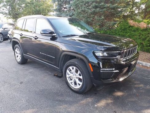 Used 2022 Jeep Grand Cherokee Limited AWD/4WD image 3