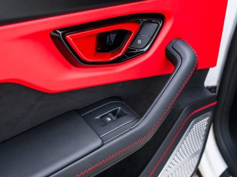 Used 2025 Lamborghini Urus SE AWD/4WD image 50