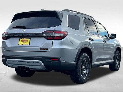 New 2025 Honda Pilot TrailSport image 17