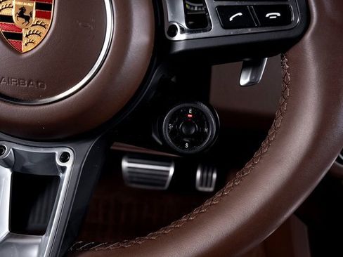 Used 2022 Porsche Cayenne Turbo S image 46