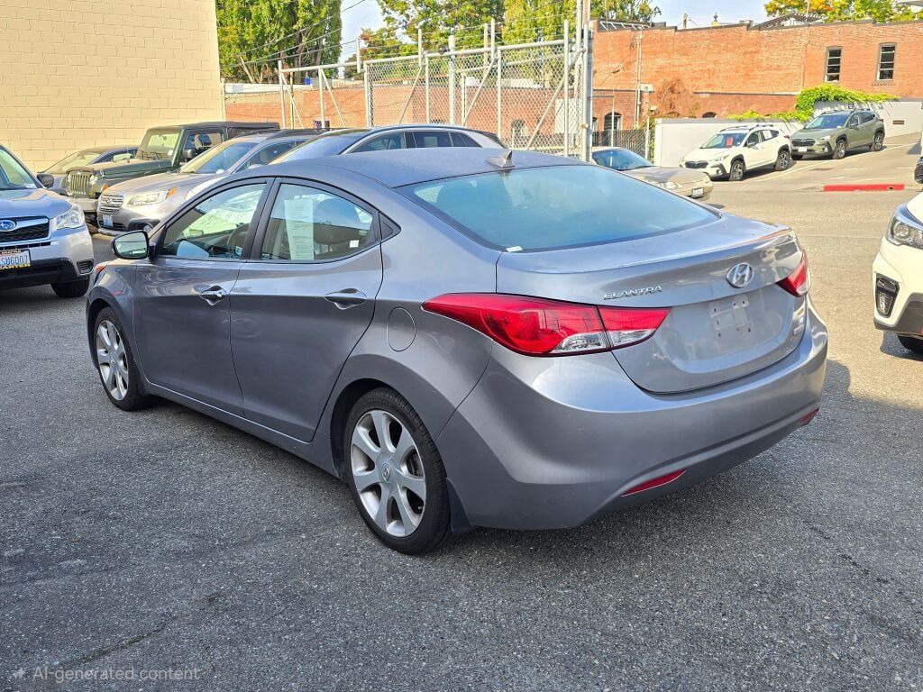 Used 2013 Hyundai Elantra Limited w/ Technology Pkg FWD image 5