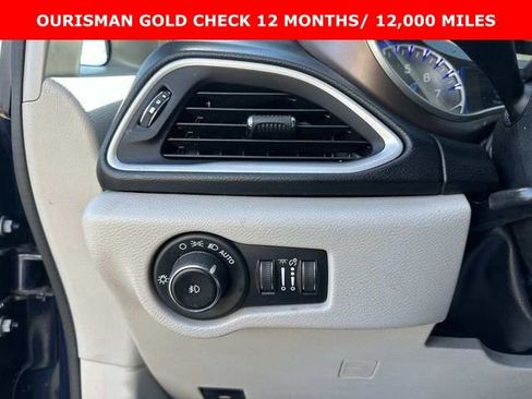 Used 2019 Chrysler Pacifica Touring Plus image 23