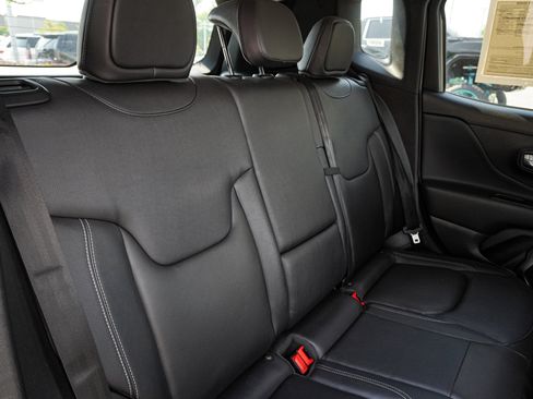 Used 2018 Jeep Renegade Limited w/ UConnect 8.4 Nav Group AWD/4WD image 32