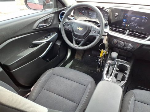 Used 2025 Chevrolet Trax LS w/ LS Convenience Package FWD image 16
