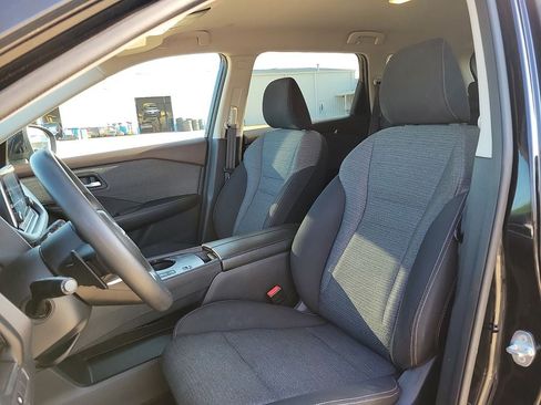 Used 2022 Nissan Rogue SV FWD image 11