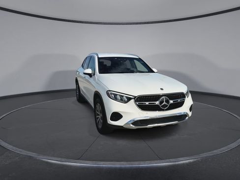 Used 2025 Mercedes-Benz GLC 300 image 3