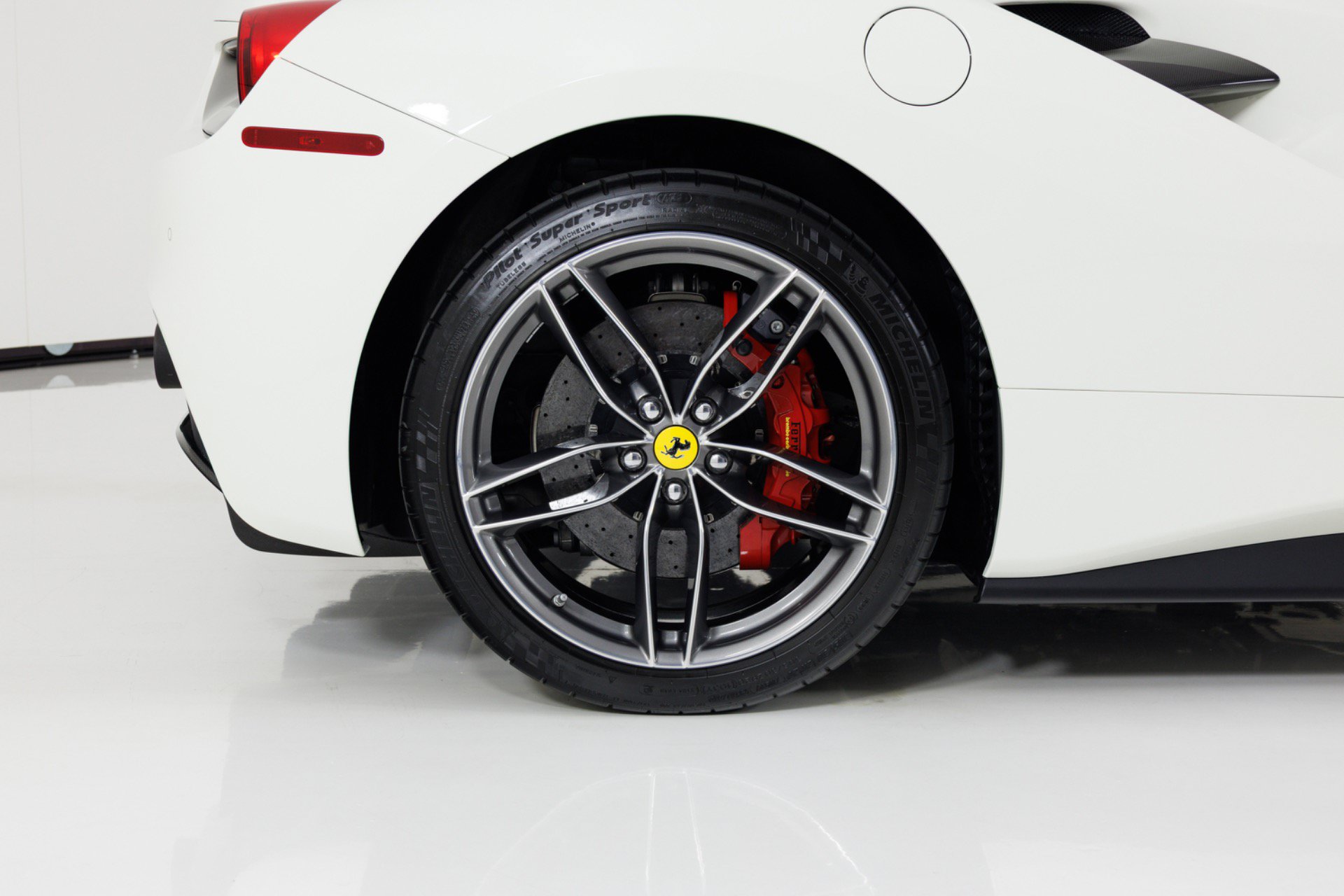 Used 2017 Ferrari 488 Spider RWD image 14